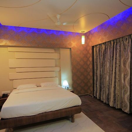 Hotel Sai Dharam Palace Shirdi Ngoại thất bức ảnh
