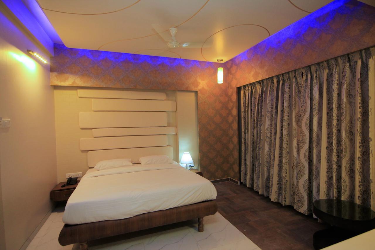Hotel Sai Dharam Palace Shirdi Ngoại thất bức ảnh