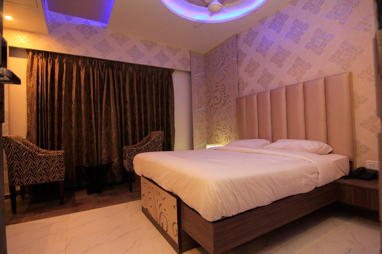Hotel Sai Dharam Palace Shirdi Ngoại thất bức ảnh