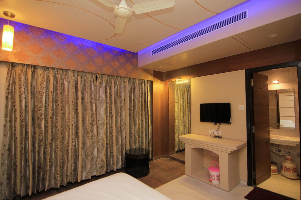 Hotel Sai Dharam Palace Shirdi Ngoại thất bức ảnh