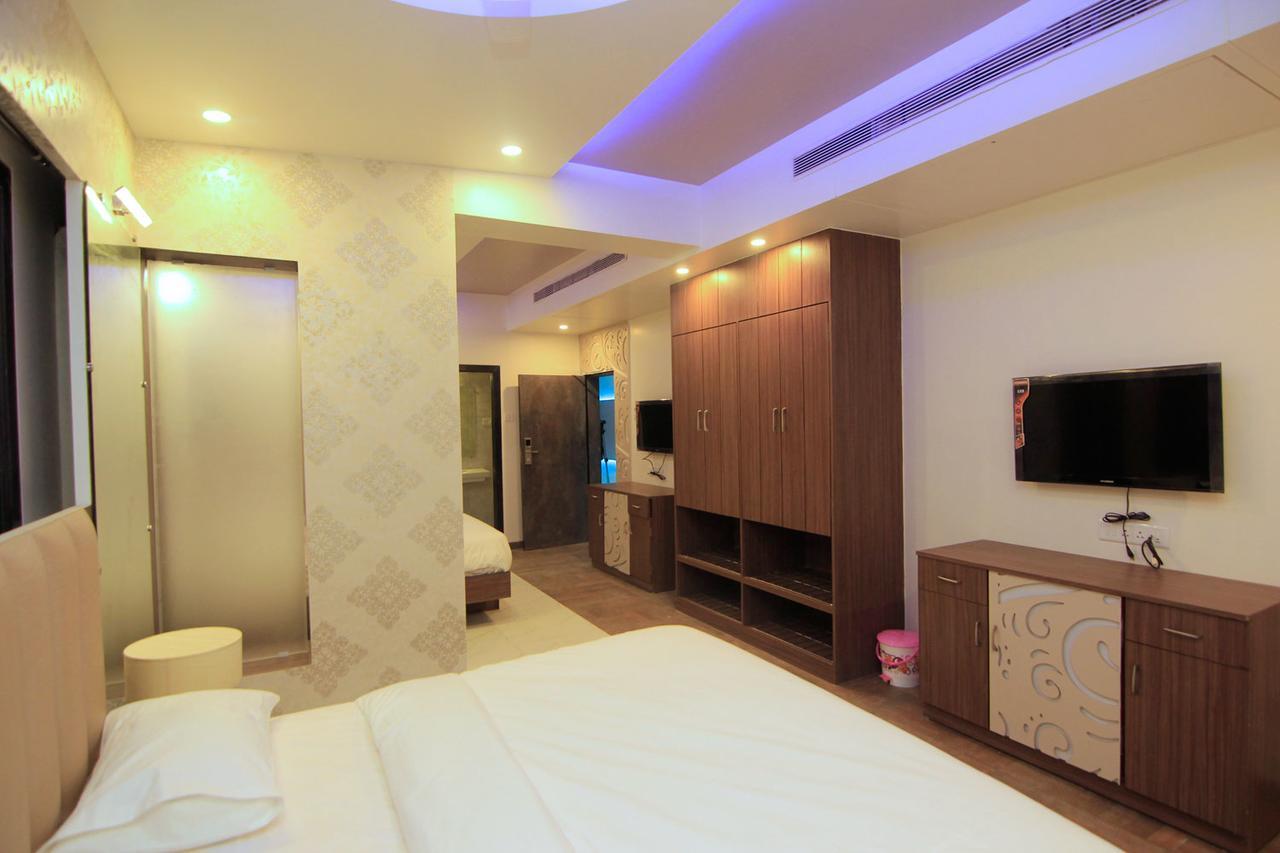 Hotel Sai Dharam Palace Shirdi Ngoại thất bức ảnh
