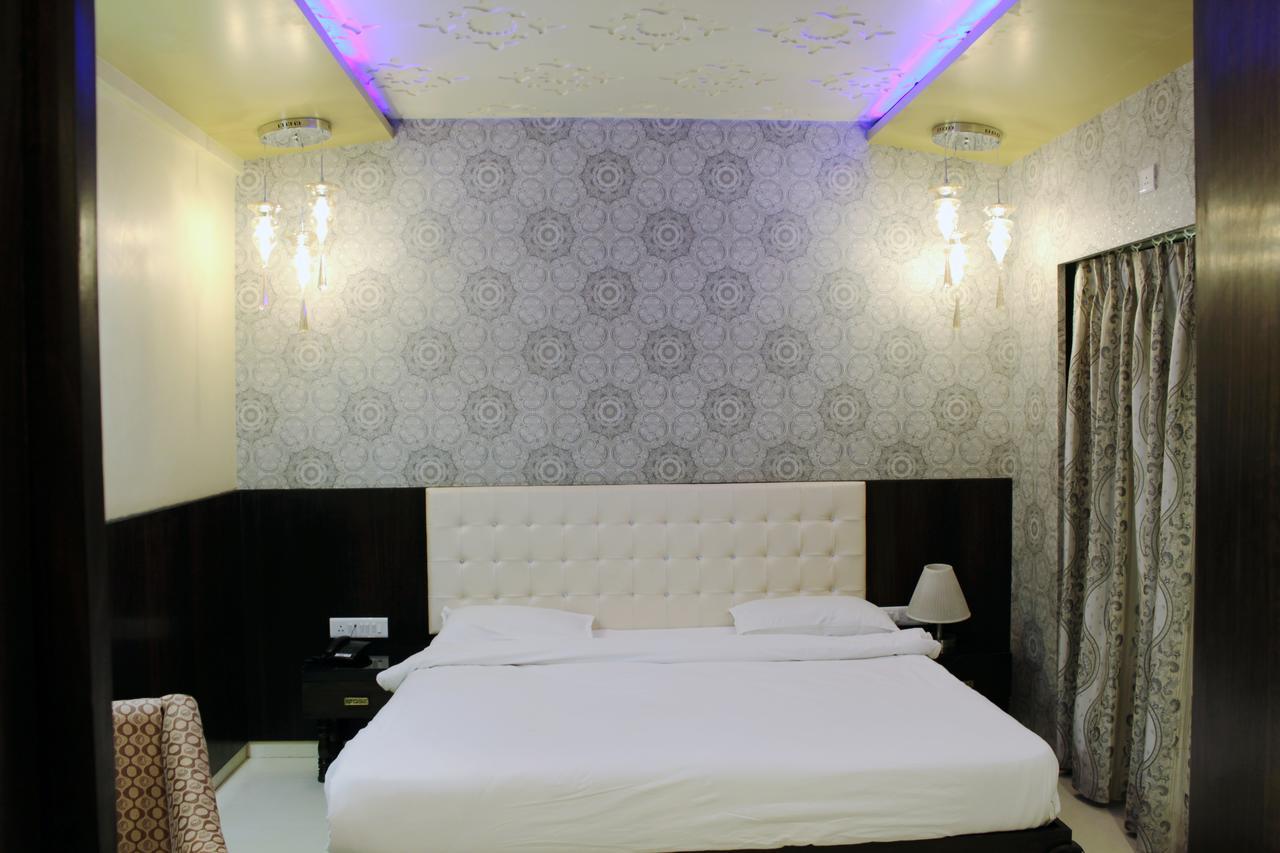 Hotel Sai Dharam Palace Shirdi Ngoại thất bức ảnh