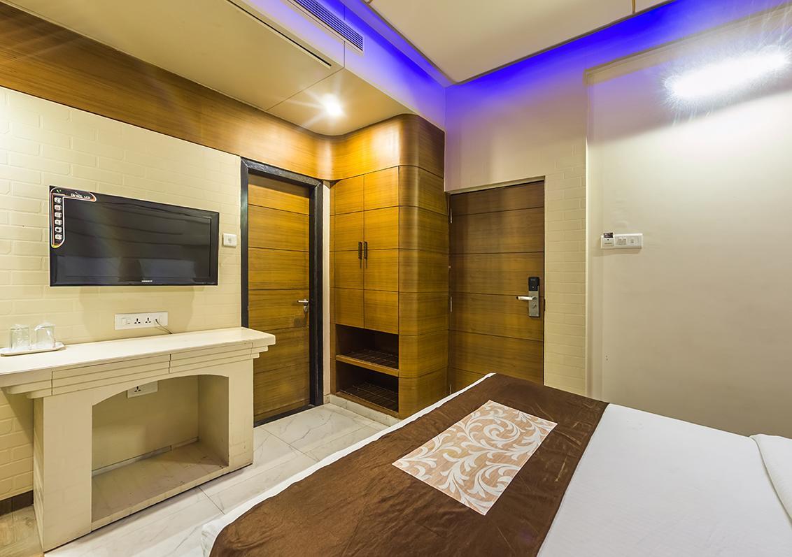 Hotel Sai Dharam Palace Shirdi Ngoại thất bức ảnh